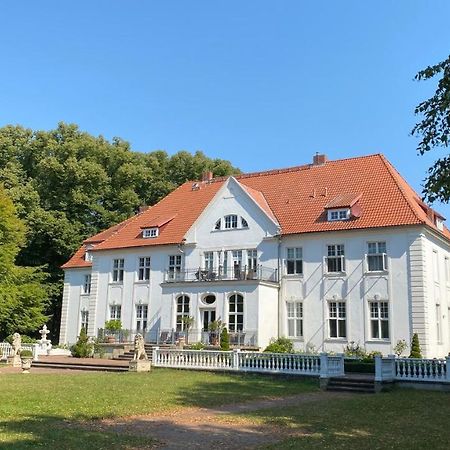 Schloss Badow Esterno foto