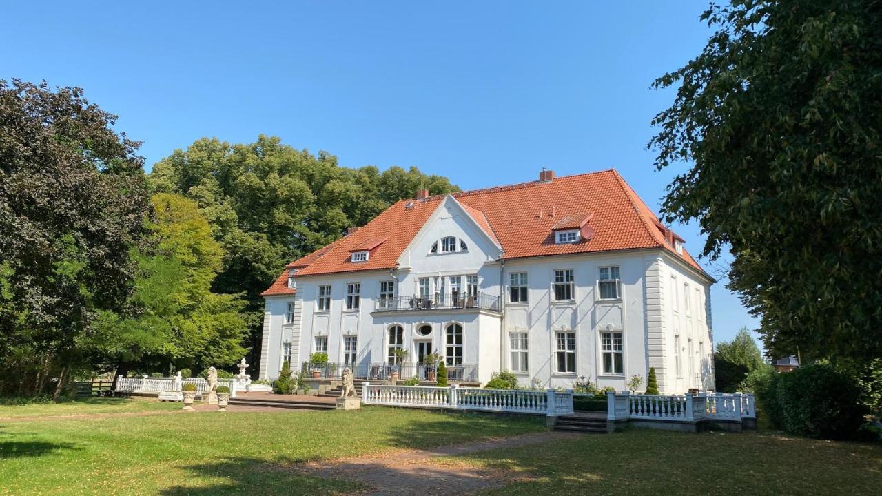 Schloss Badow Esterno foto